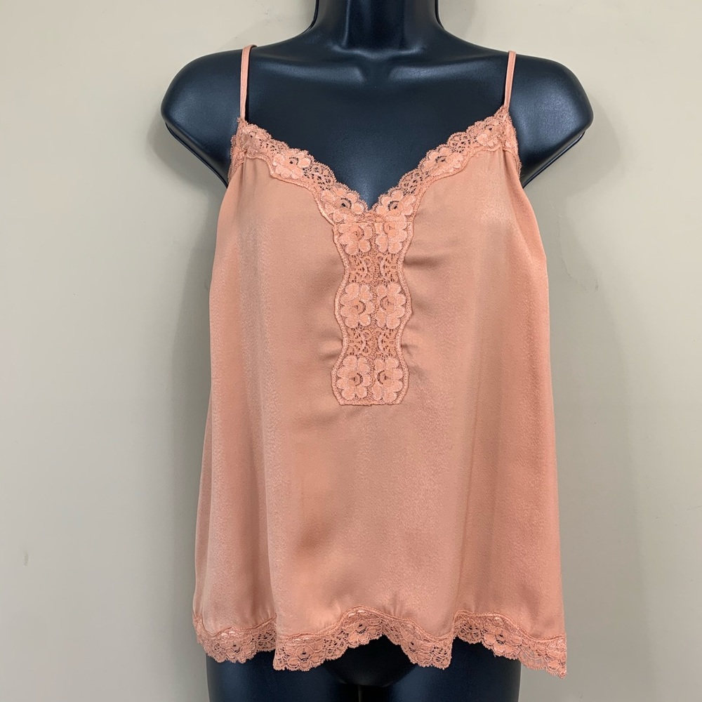 3/$15 SALE! Forever 21 Peach Silky Lace Camisole